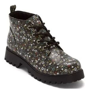 Black Floral Lug Sole Boots Women Size 9 M NEW 90s Vibe Memory Foam Arizona NWOT